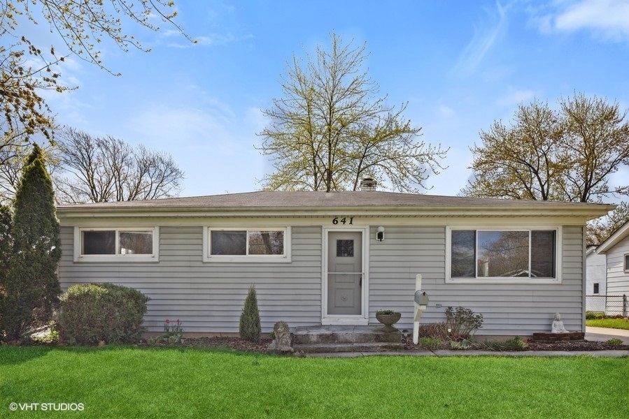 Property Photo:  641 W Merle Avenue  IL 60181 