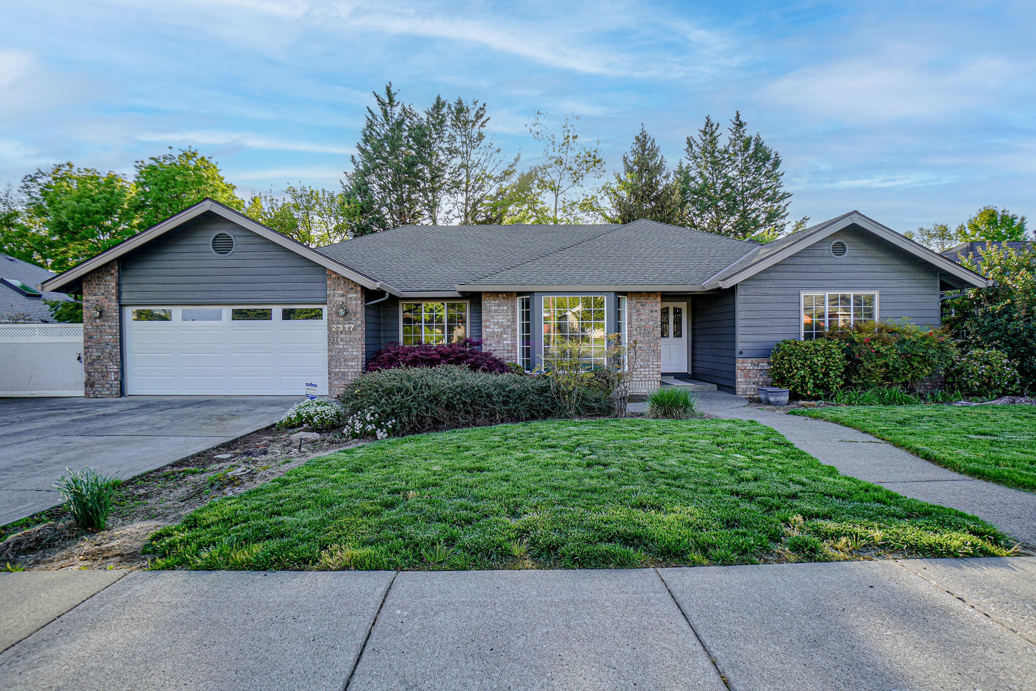 Property Photo: 2317 Stonebrook Drive OR 97504