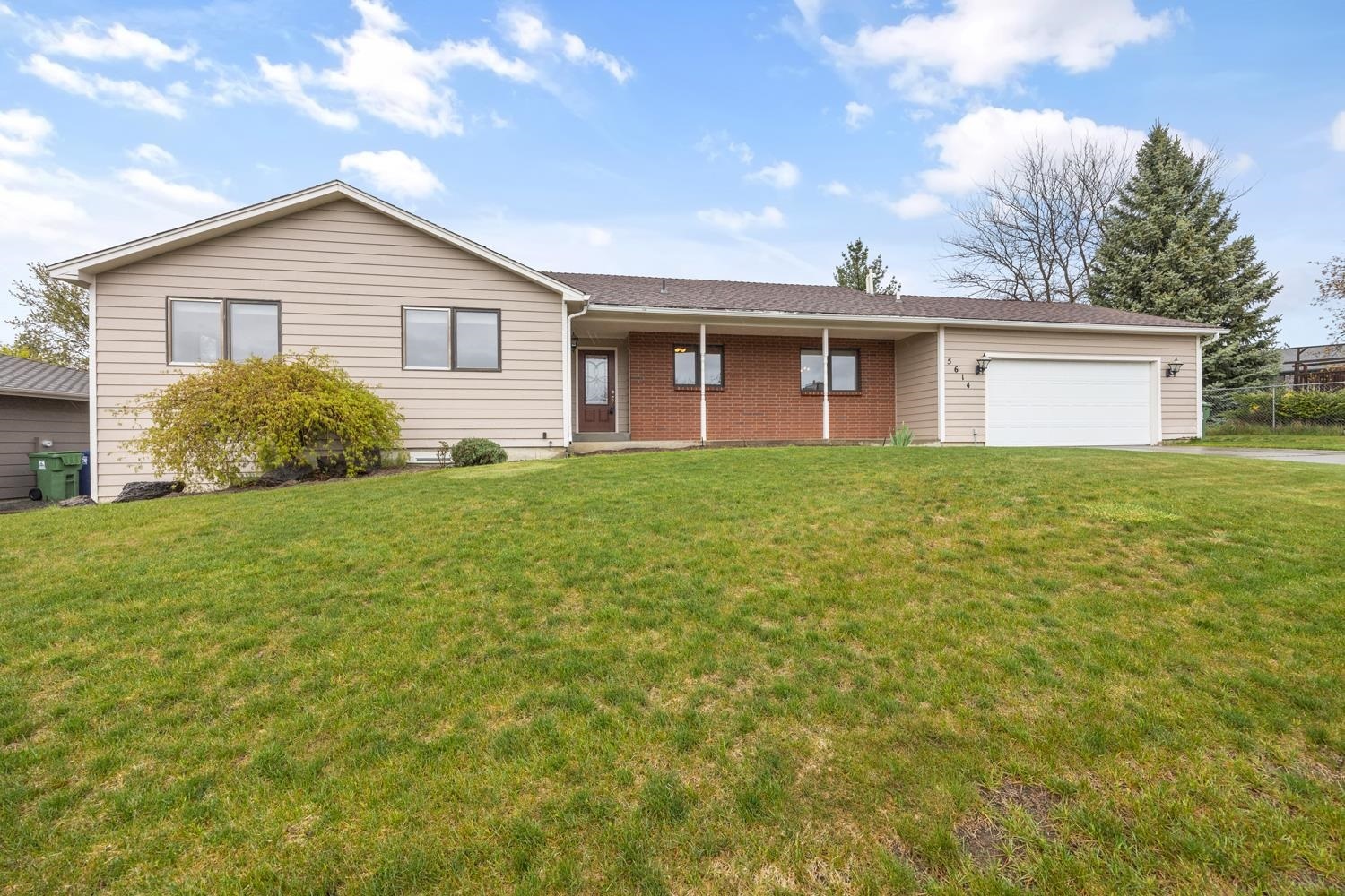 Property Photo: 5614 W Shawnee Ave WA 99208