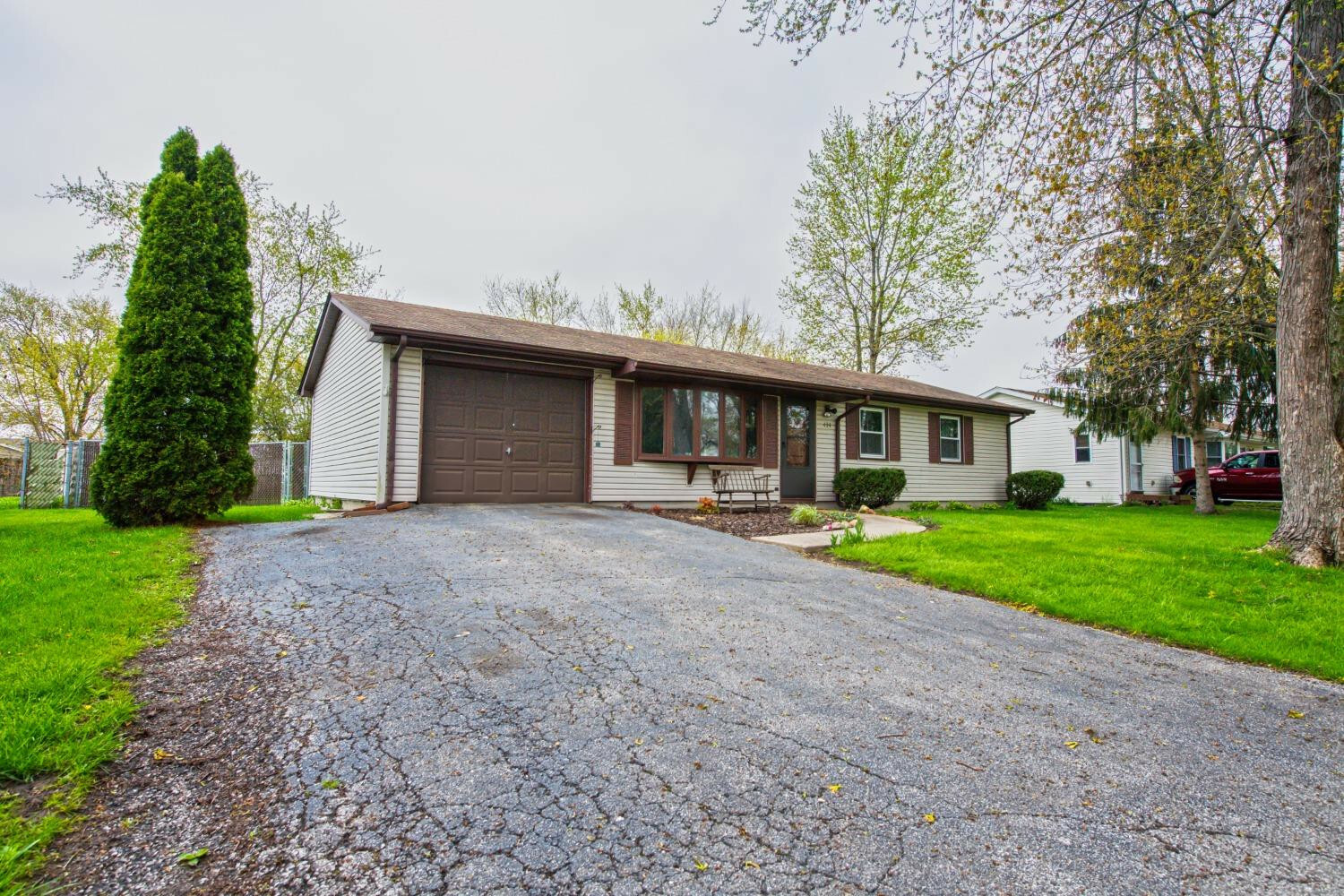 434 Newcastle Road  Valparaiso IN 46385 photo