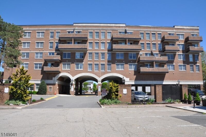 Property Photo:  32 Iron Forge Sq 32  NJ 07442 