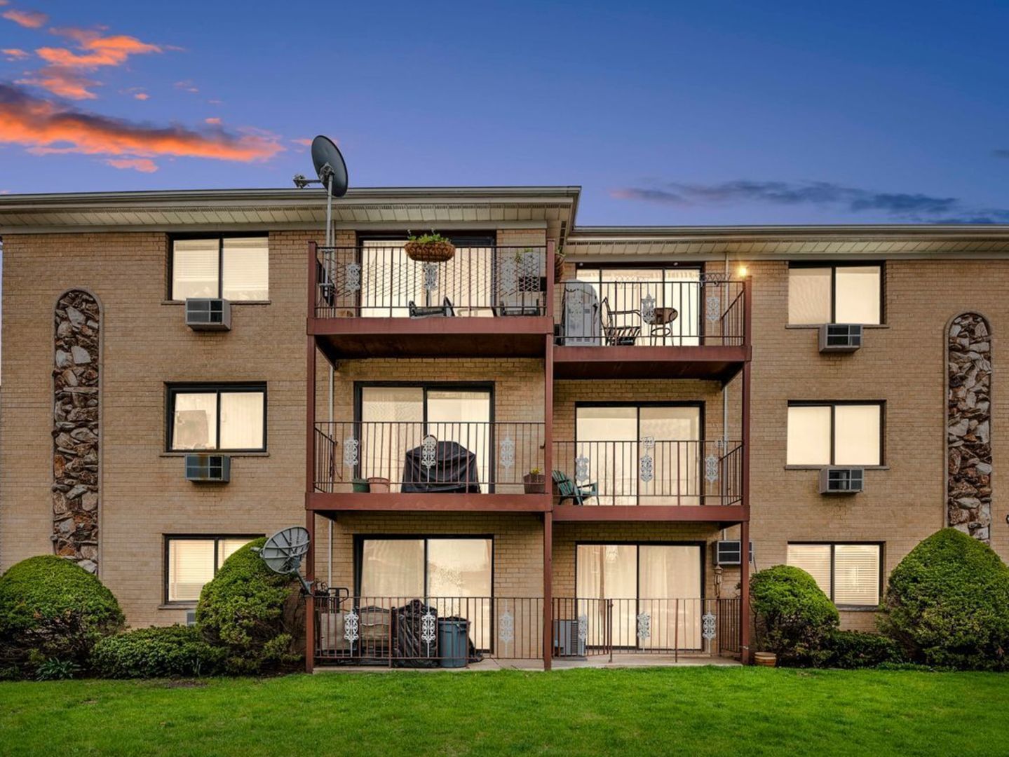 Property Photo: 394 Alles Street 2A IL 60016