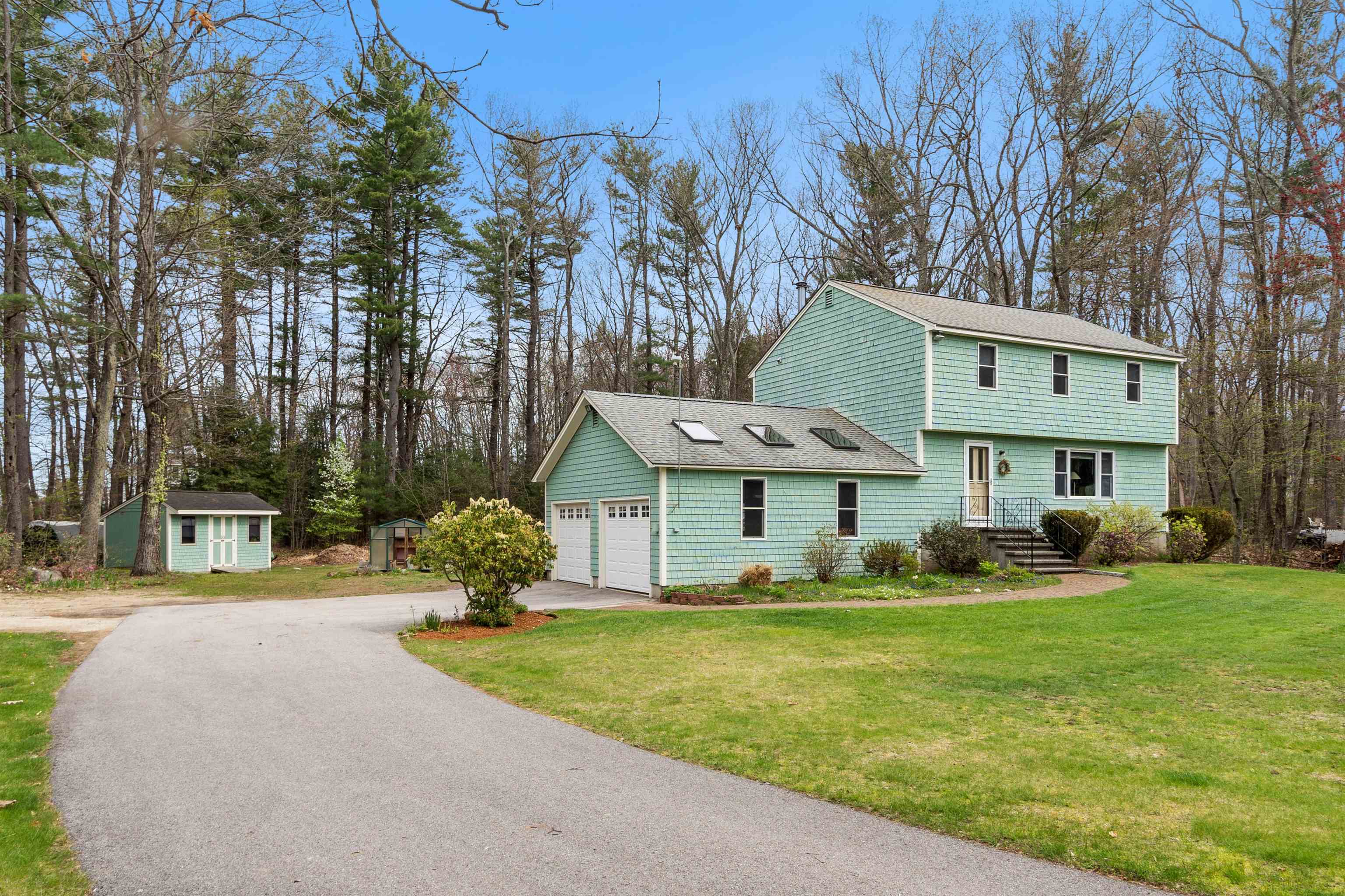 Property Photo:  9 Twin Brook Drive  NH 03038 