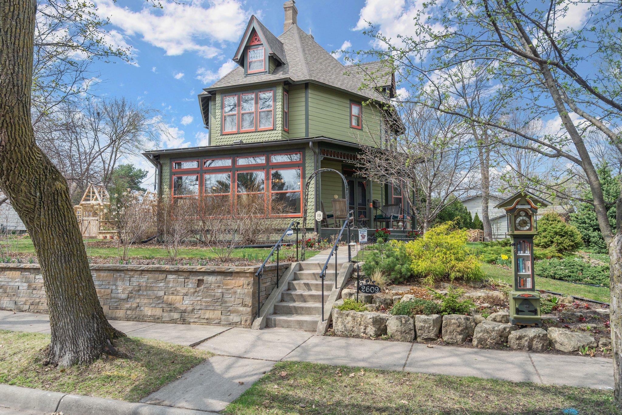 Property Photo: 2609 18th Avenue E MN 55109