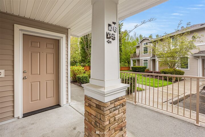 Property Photo:  14007 69th Drive SE D5  WA 98296 
