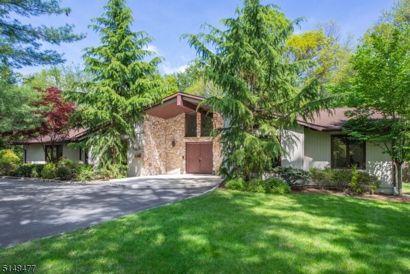 Property Photo:  363 Walnut St  NJ 07039 