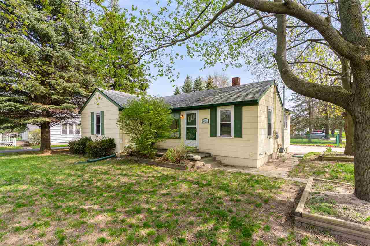 Property Photo:  1409 W Pickard St  MI 48858 