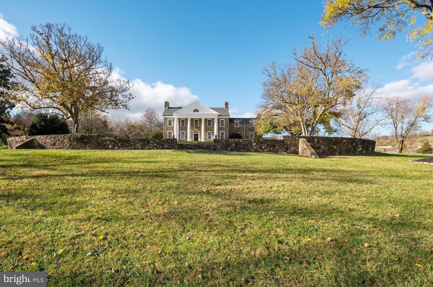 Property Photo: 17781 Roxbury Hall Road VA 20175
