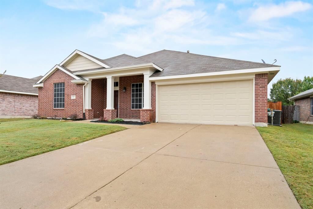Property Photo: 517 Chestnut Trail TX 75126