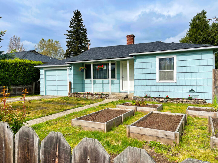 920 S Holly Street  Medford OR 97501 photo