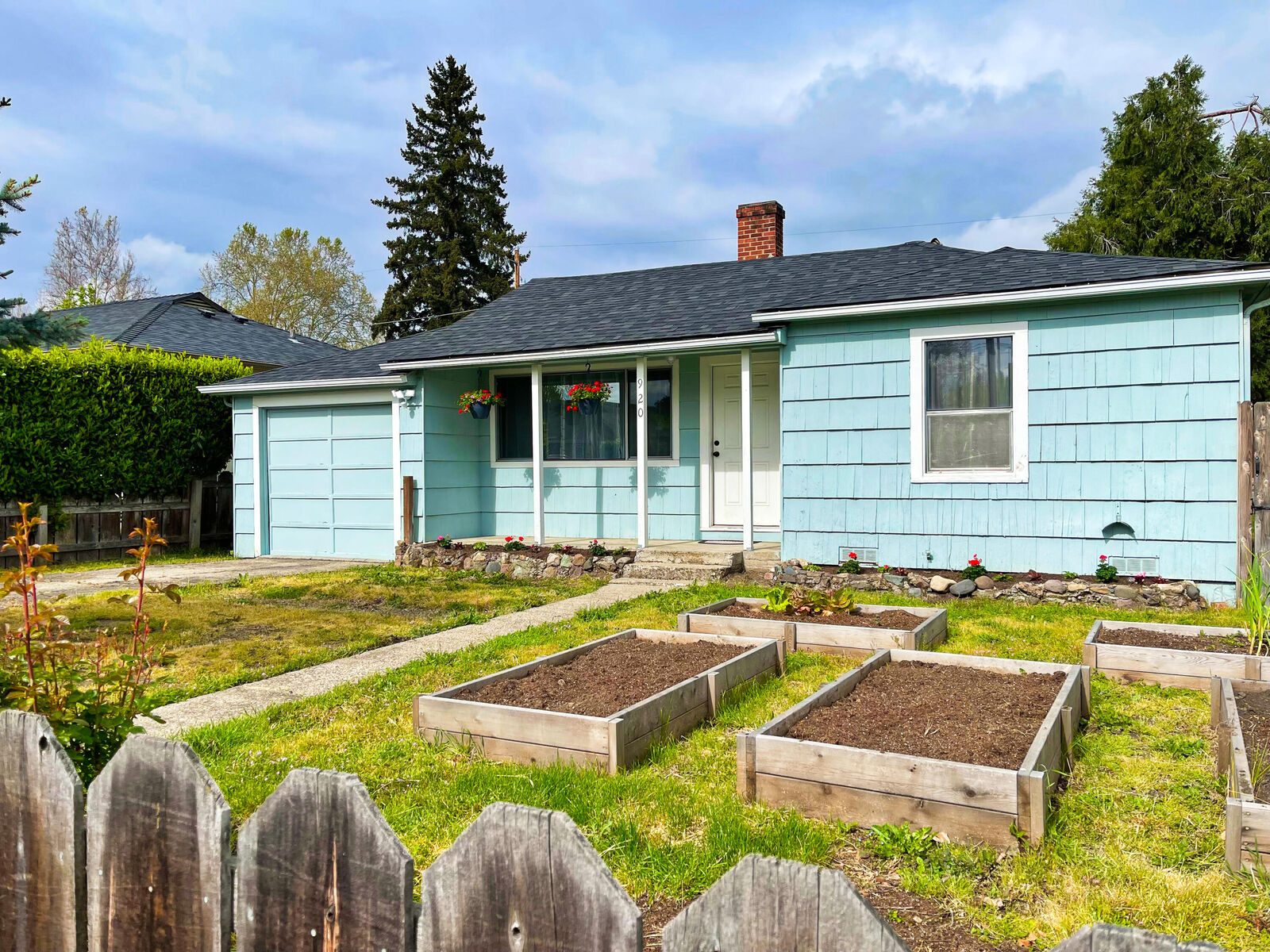 Property Photo: 920 S Holly Street OR 97501