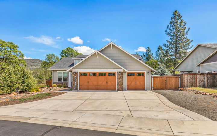 209 White Oak Way  Shady Cove OR 97539 photo