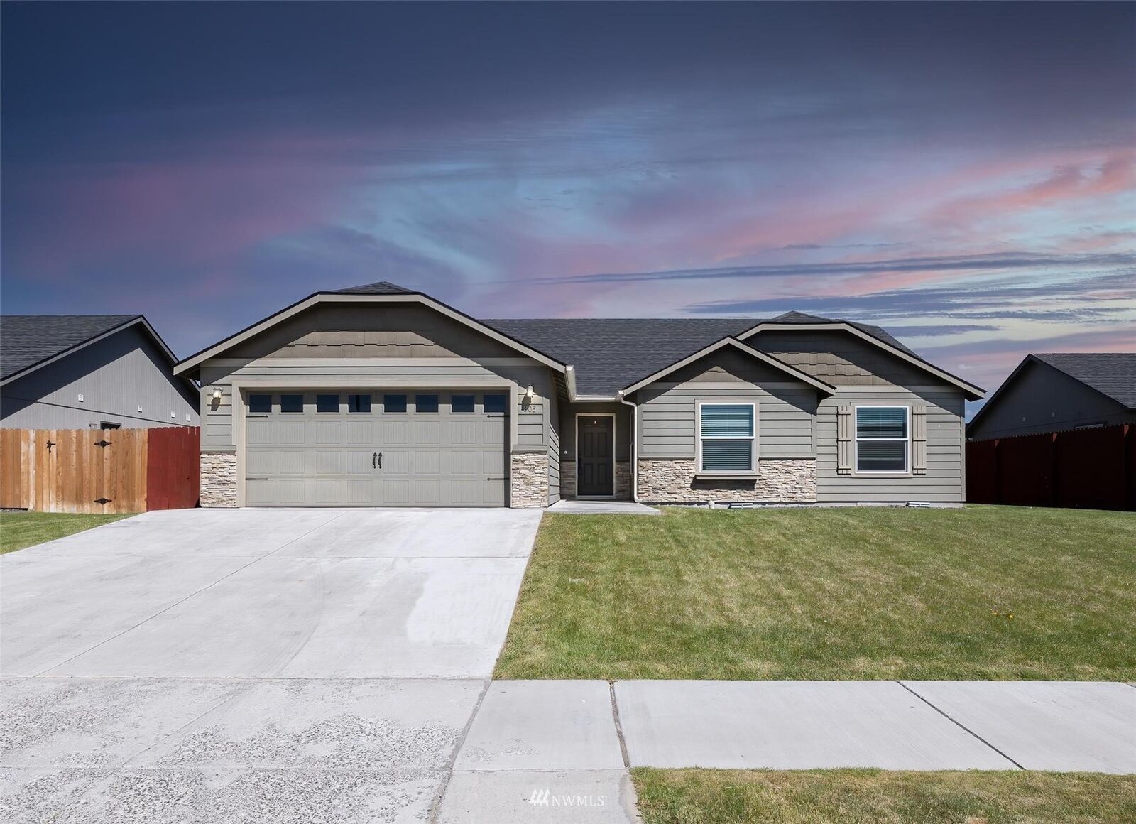 Property Photo:  805 S Blessing Street  WA 98837 