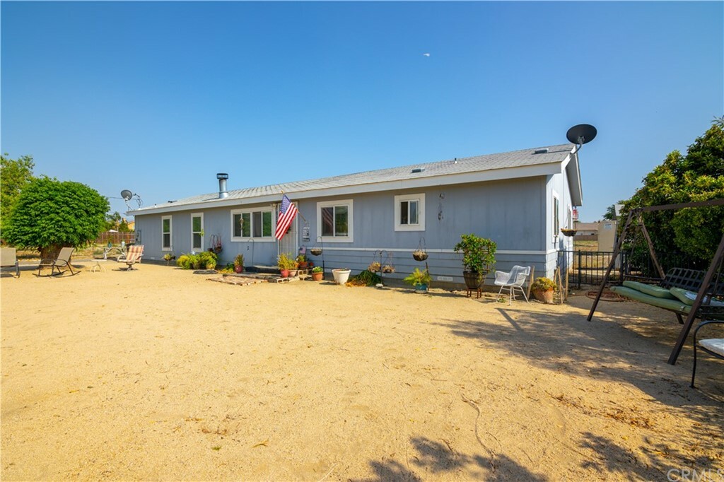 Property Photo:  952 E Shaver Street  CA 92583 