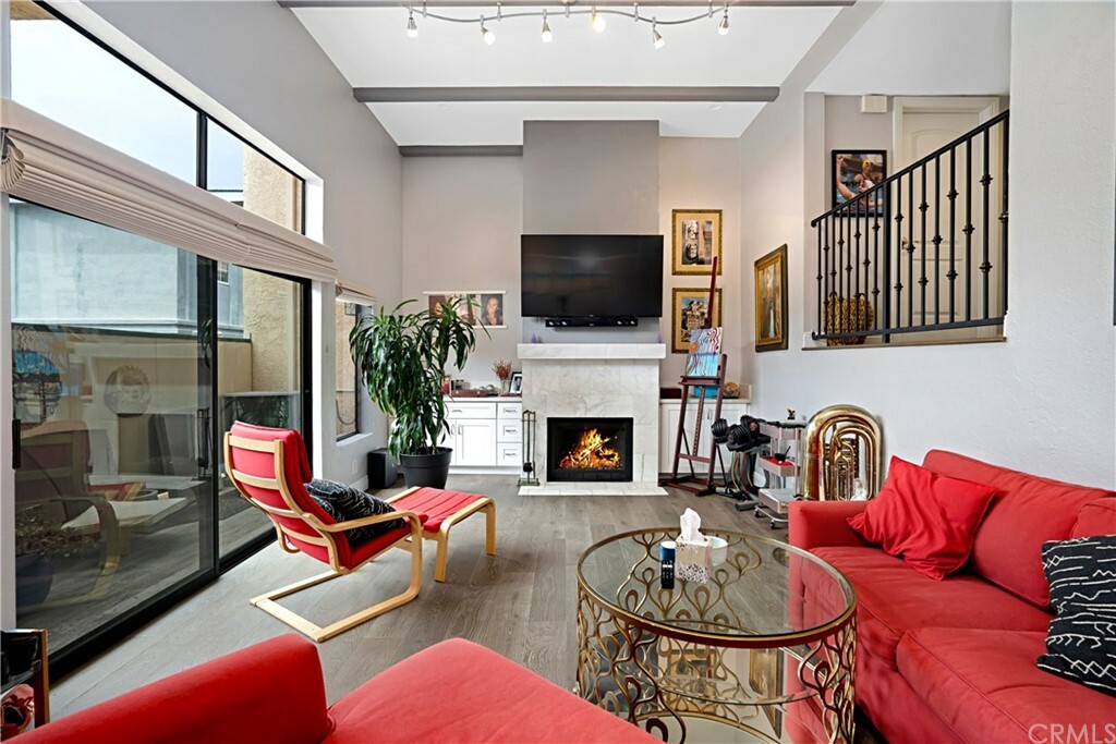 Property Photo: 721 N Irena Avenue D CA 90277
