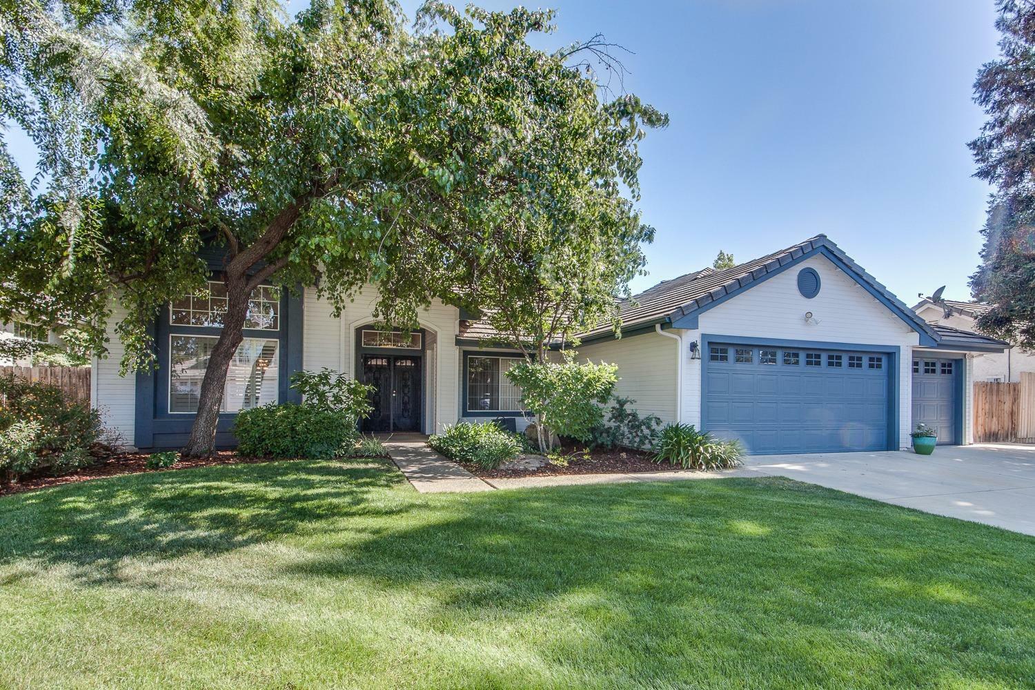 Property Photo:  2134 Cromwell Avenue  CA 93611 