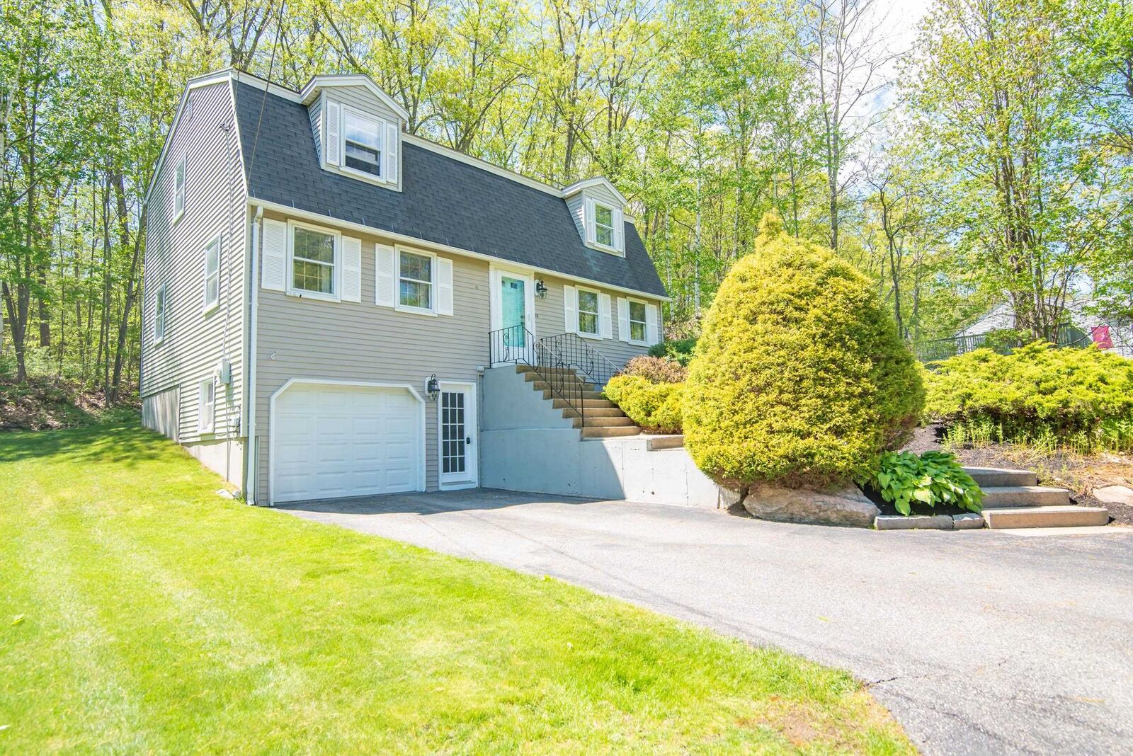 Property Photo:  28 Joanne Drive  NH 03106 