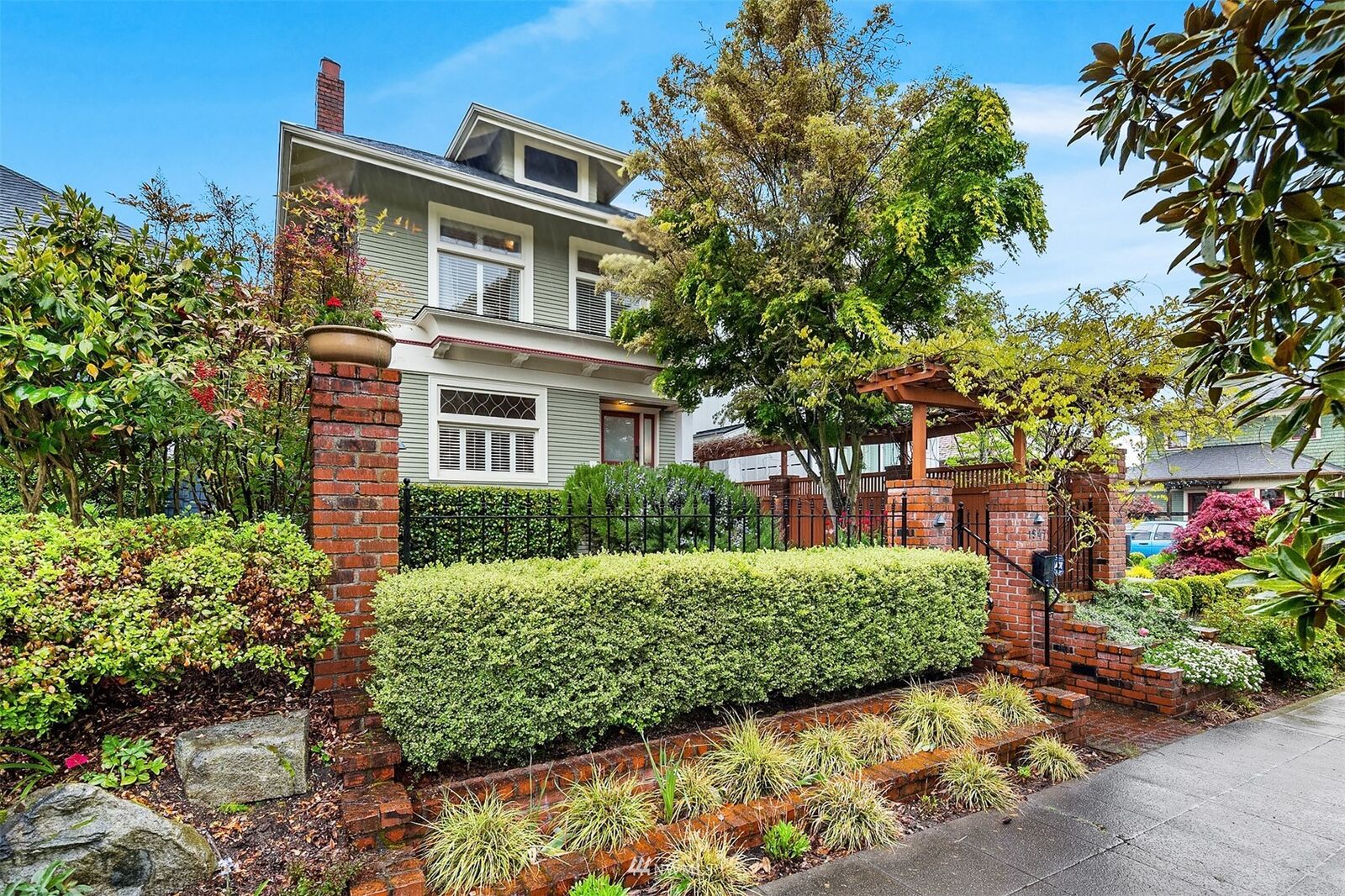 Property Photo: 1947 5th Avenue W WA 98119