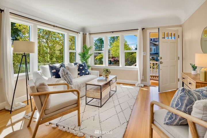 Property Photo:  724 N 102nd Street  WA 98133 