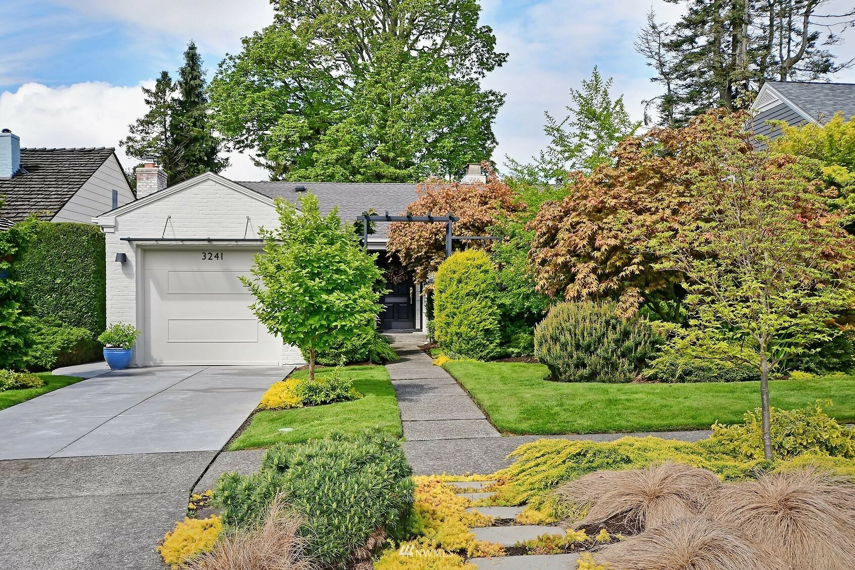 Property Photo:  3241 Magnolia Boulevard W  WA 98199 