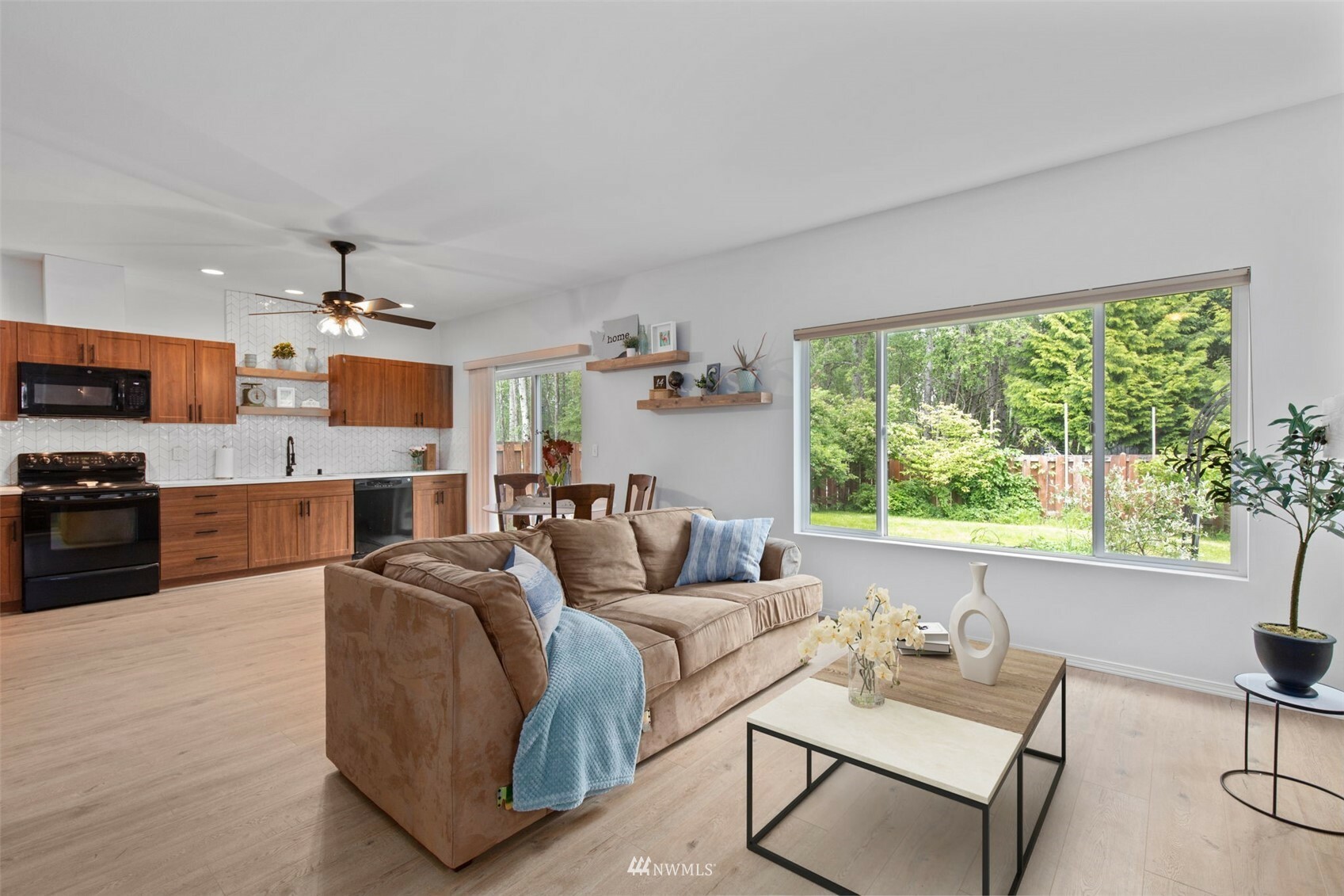 Property Photo:  1049 43rd Court NE  WA 98002 