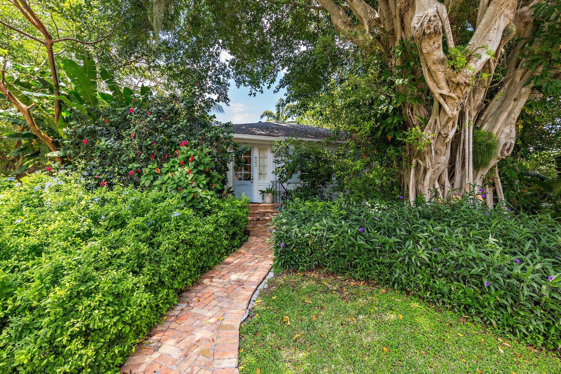 Property Photo: 623 Upland Road FL 33401