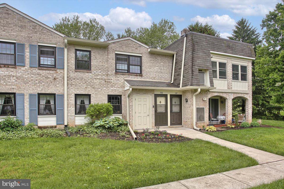 Property Photo: 106 Valleybrook Drive PA 17601