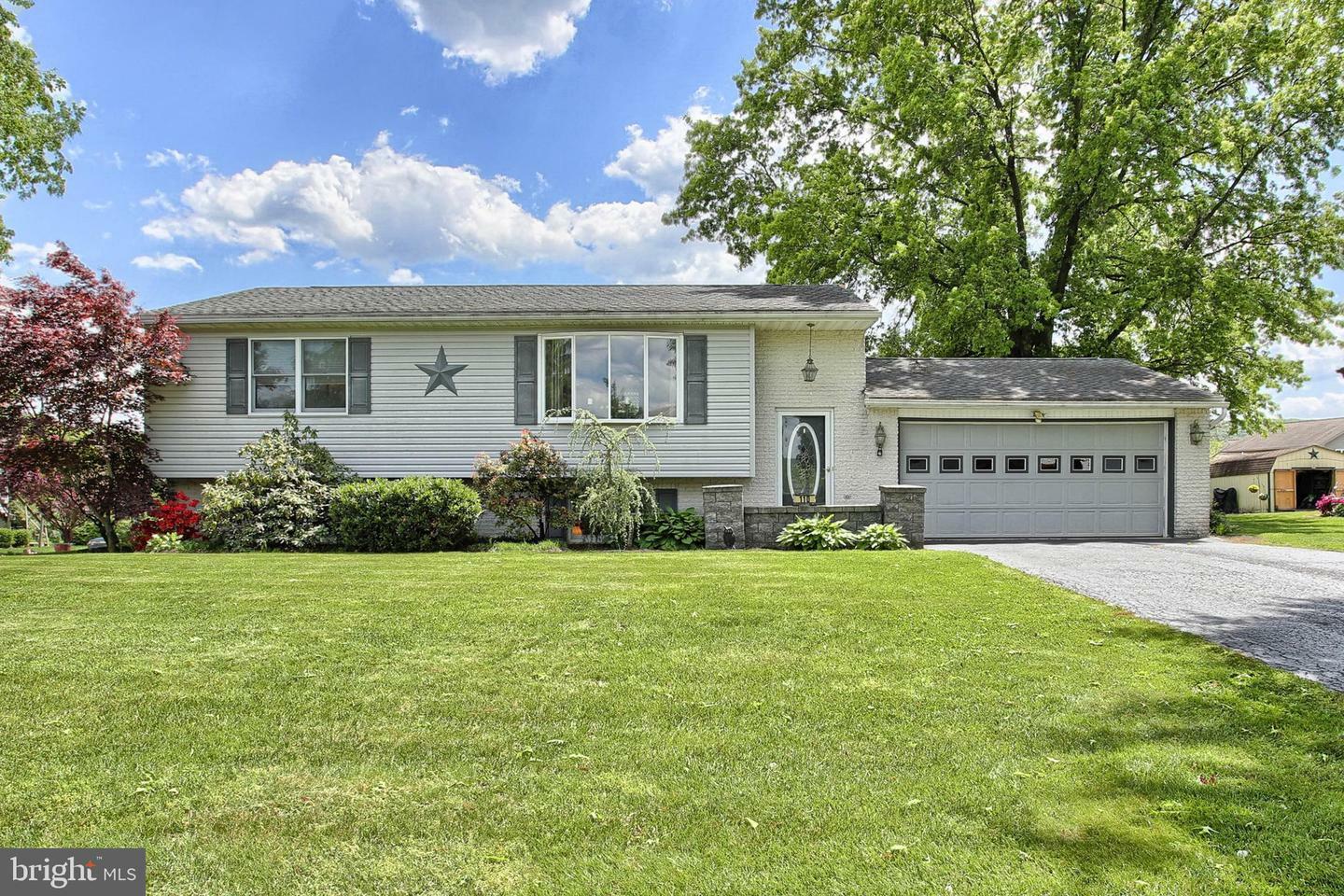 Property Photo:  110 Lincoln Lane  PA 17061 