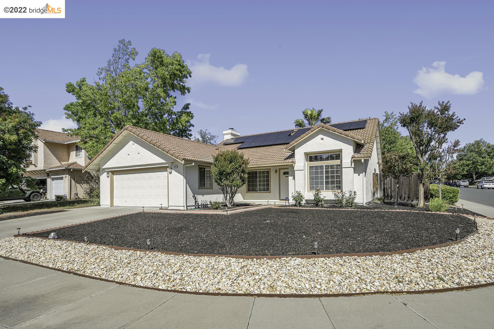 Property Photo: 633 Twining Ct CA 94509