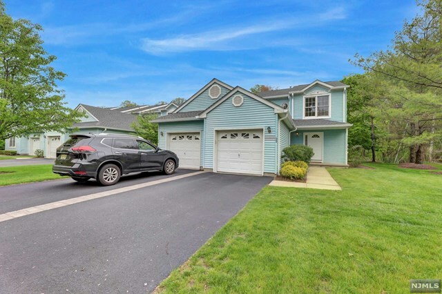 Property Photo: 33 Foxwood Square NJ 07675