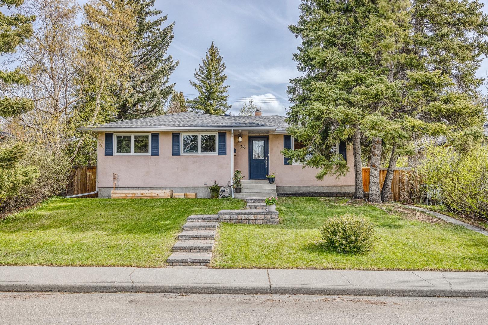 Property Photo: 130 Cornwallis Drive NW AB T2K 1V1