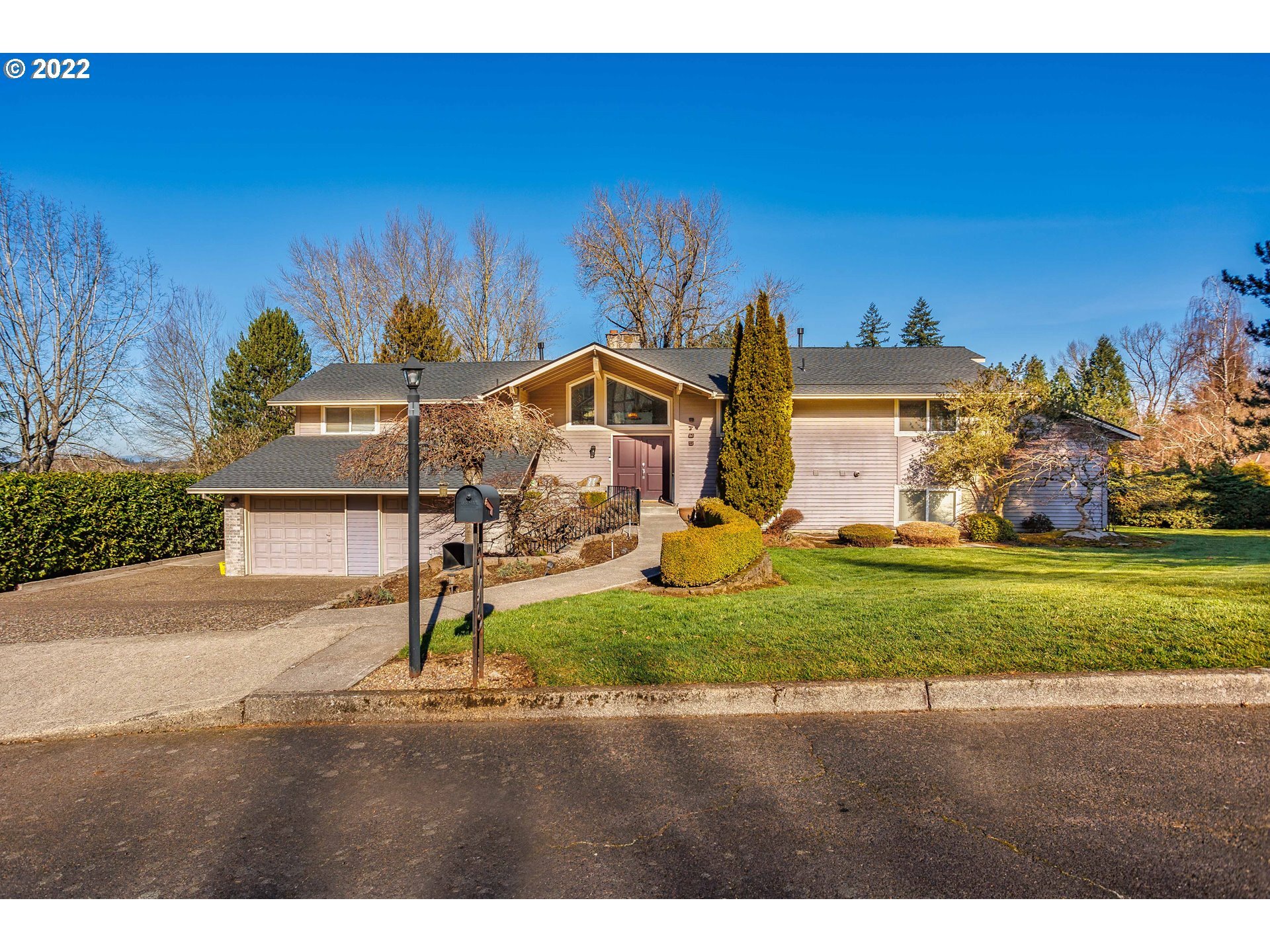 Property Photo: 9705 SE Crystal View Dr OR 97266