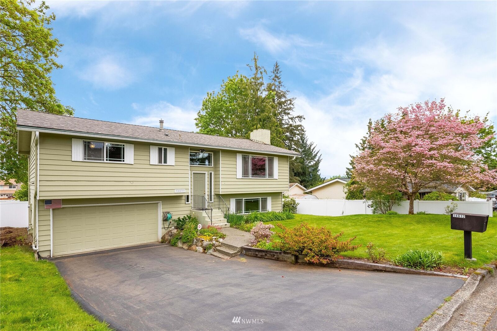 Property Photo: 14612 SE 276th Place WA 98042