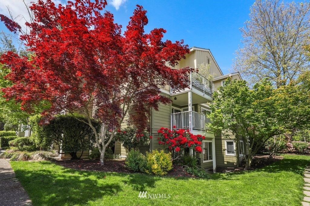 Property Photo: 300 N 130th Street 8202 WA 98133