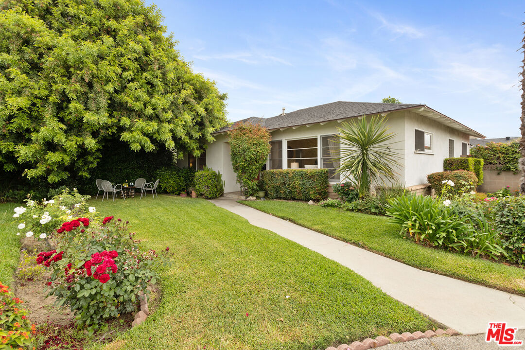 Property Photo:  733  W Lemon Ave  CA 91007 