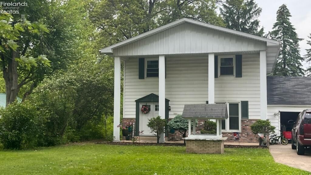 Property Photo: 1806 Port Clinton Road OH 43420