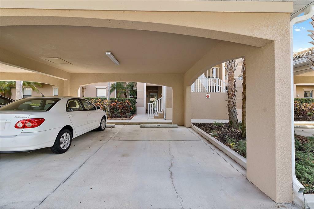 Property Photo:  1011 Fairwaycove Lane 204  FL 34212 