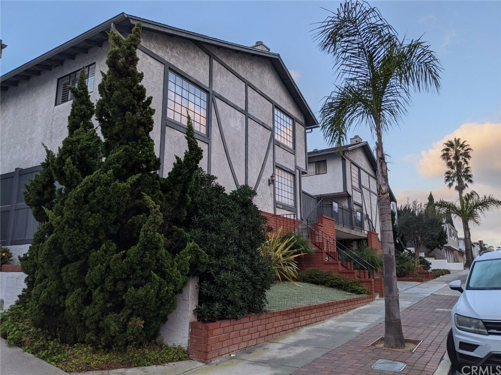 Property Photo:  1456 Manhattan Beach Boulevard F  CA 90266 