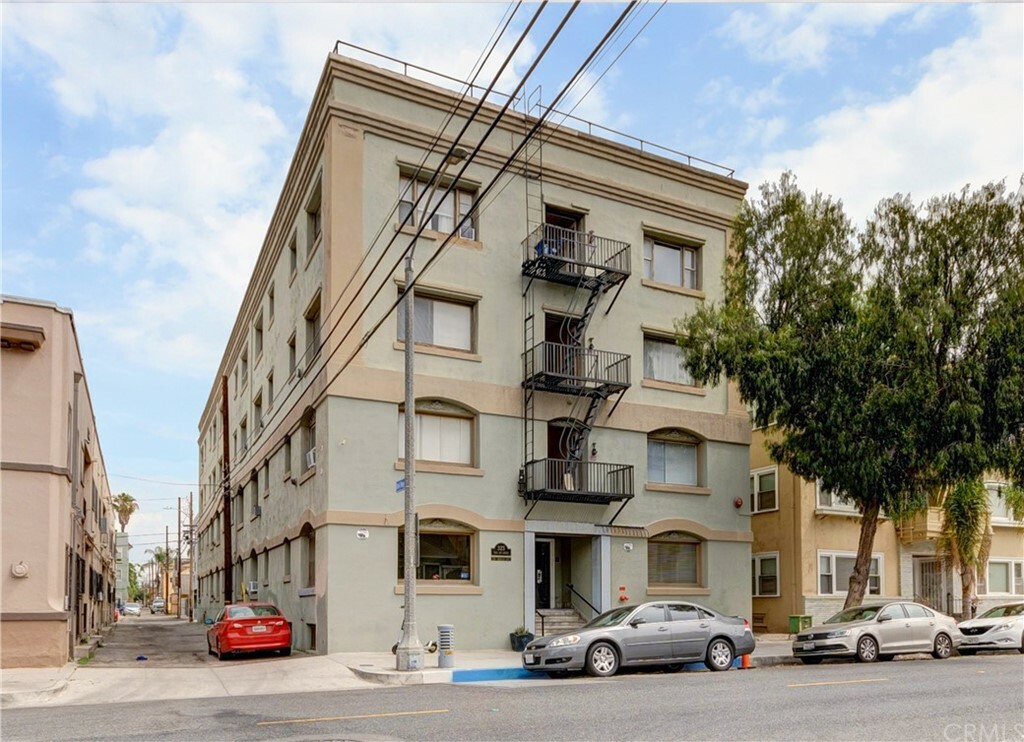 Property Photo:  323 W 4th Street 104  CA 90802 
