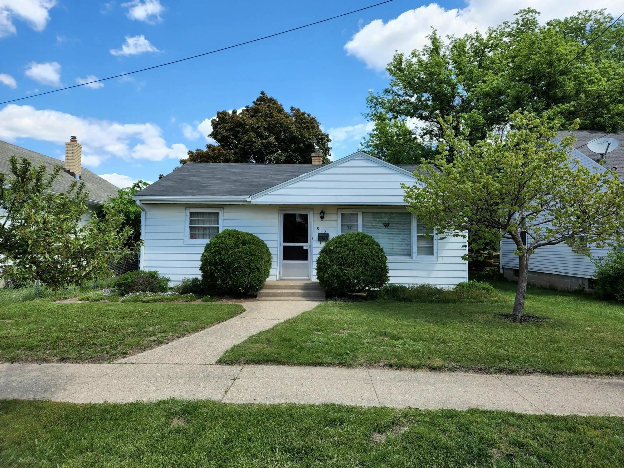 Property Photo:  810 Buckbee Street  IL 61104 