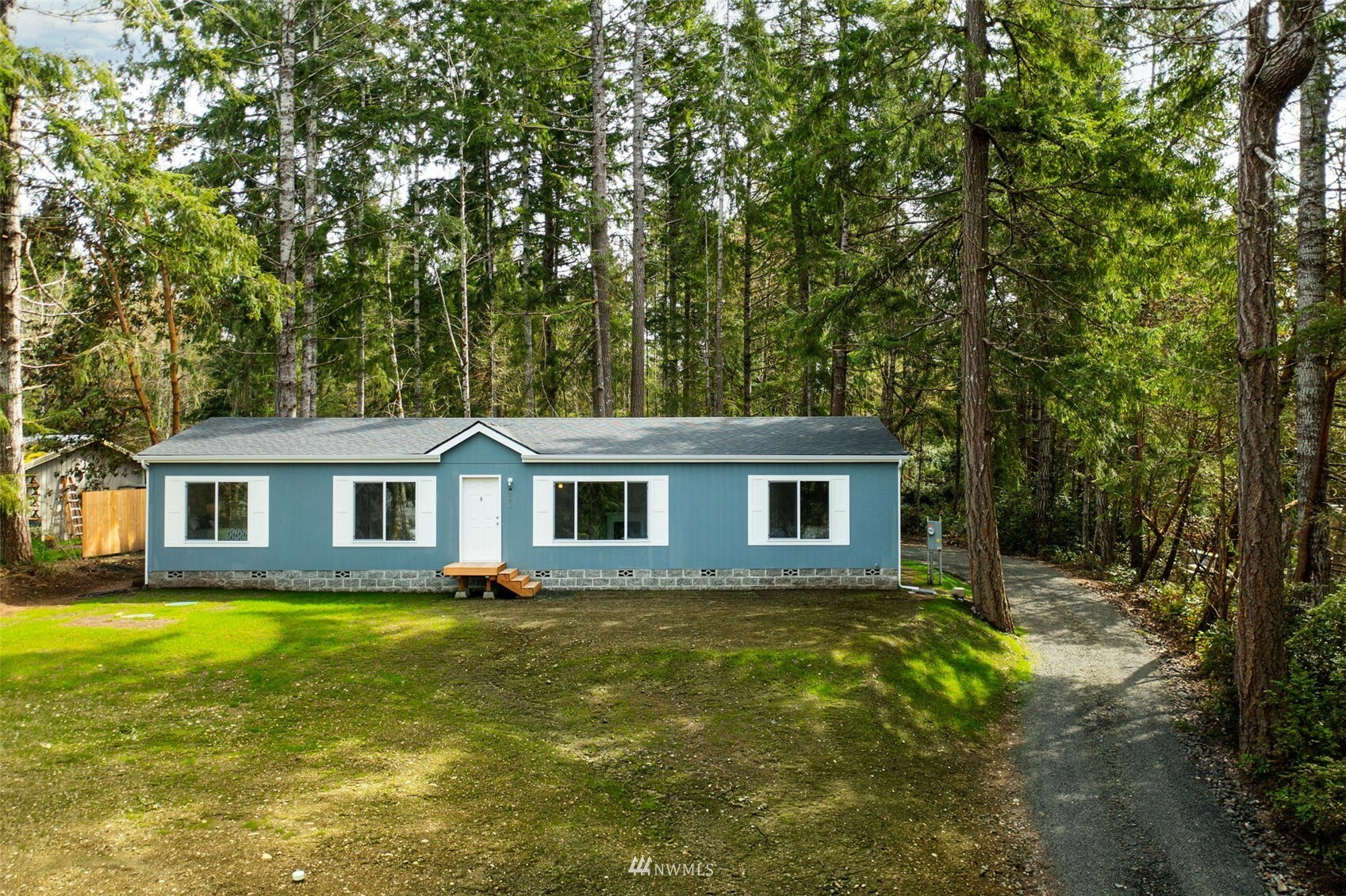 Property Photo:  940 E Trails End Drive  WA 98528 