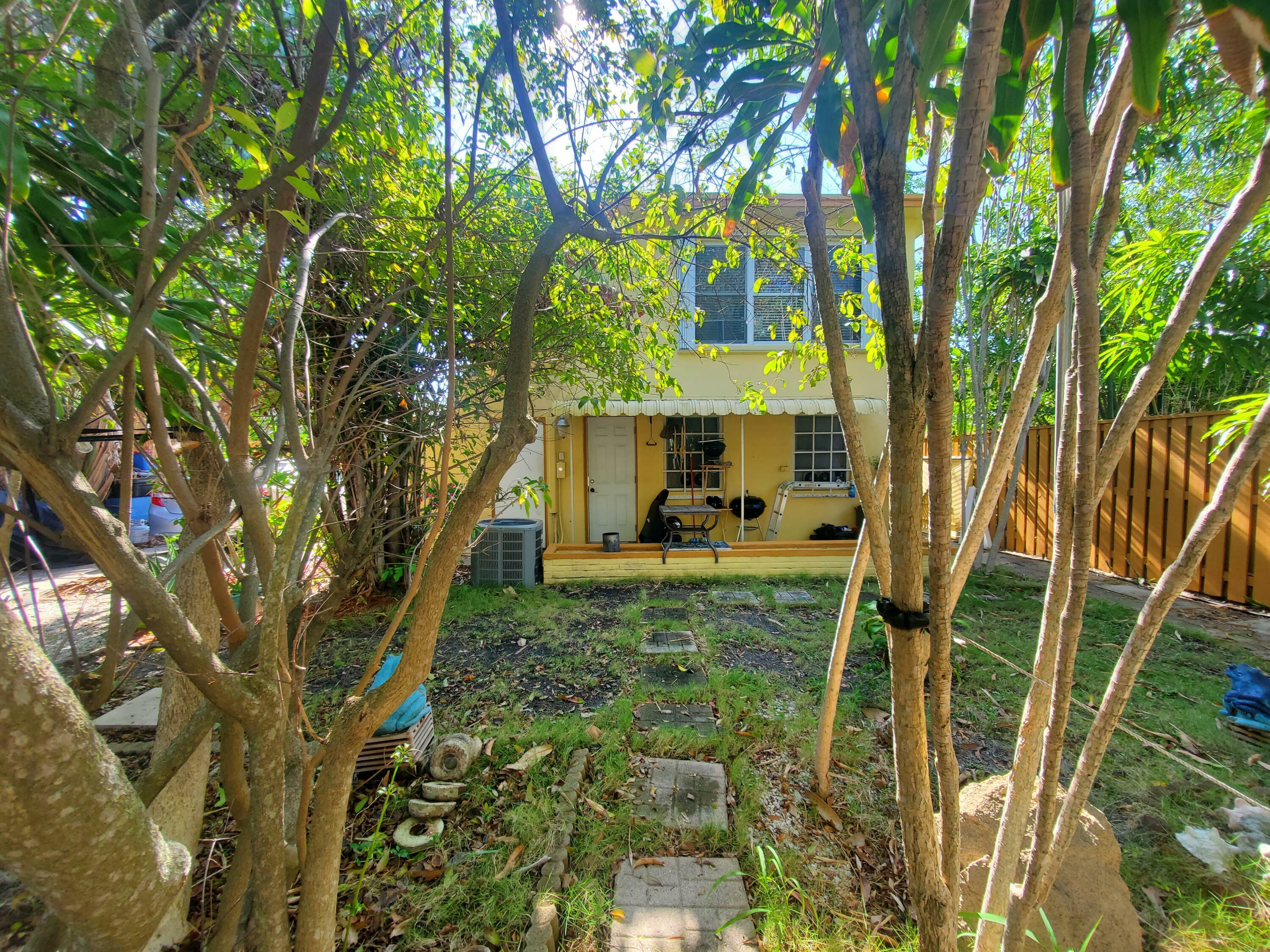 Property Photo:  1120 S Federal  FL 33460 