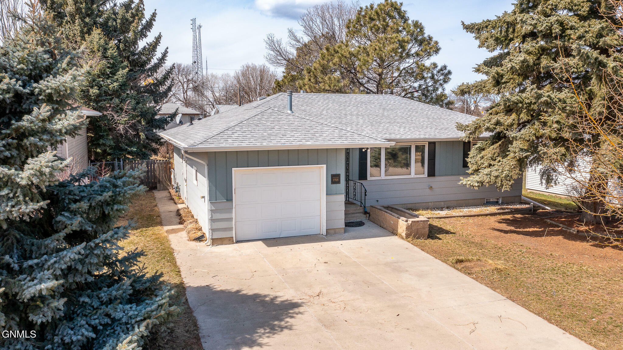 Property Photo:  1918 N 15th Street  ND 58501 