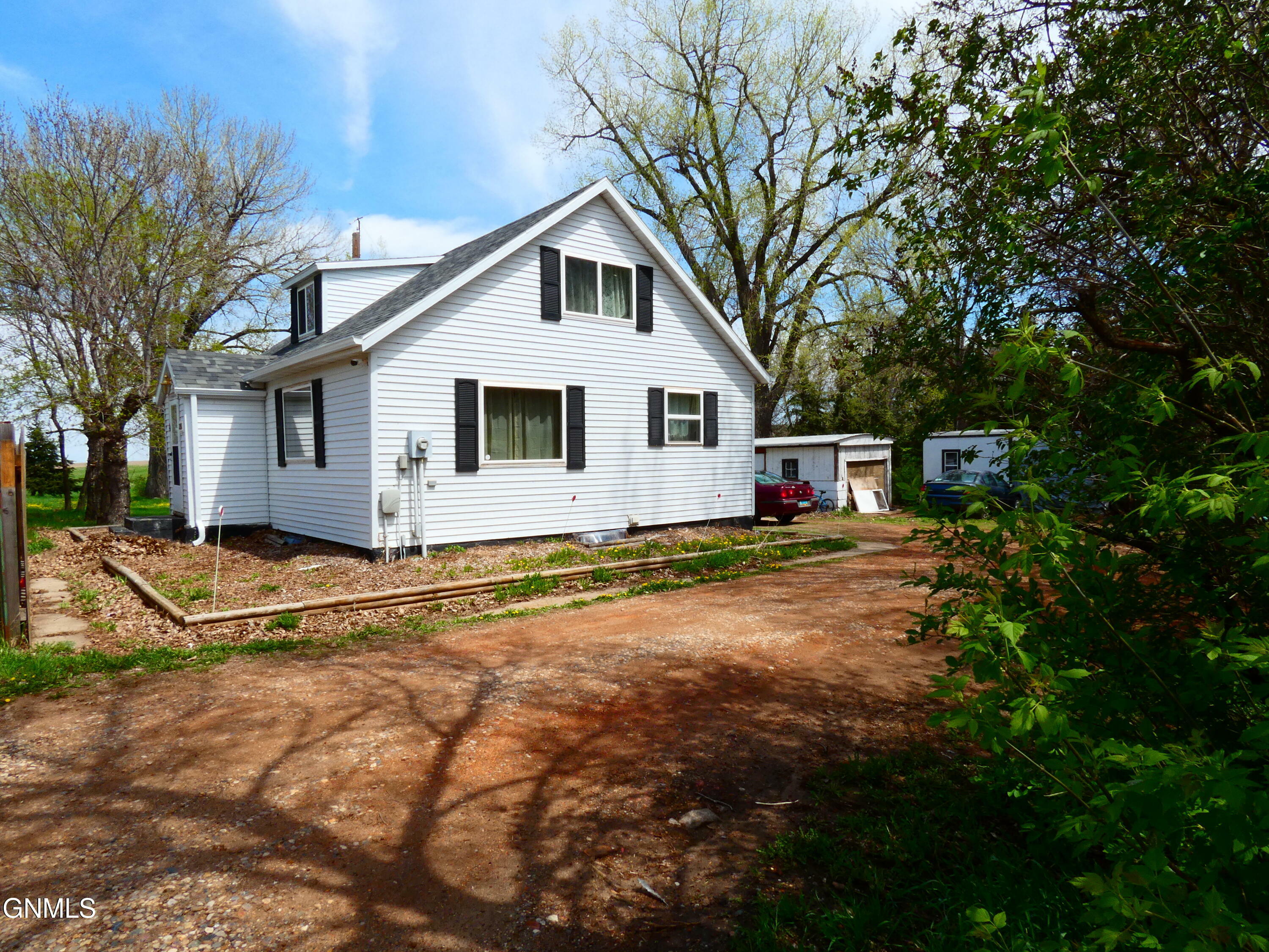 Property Photo:  2343 County 136 Road  ND 58566 