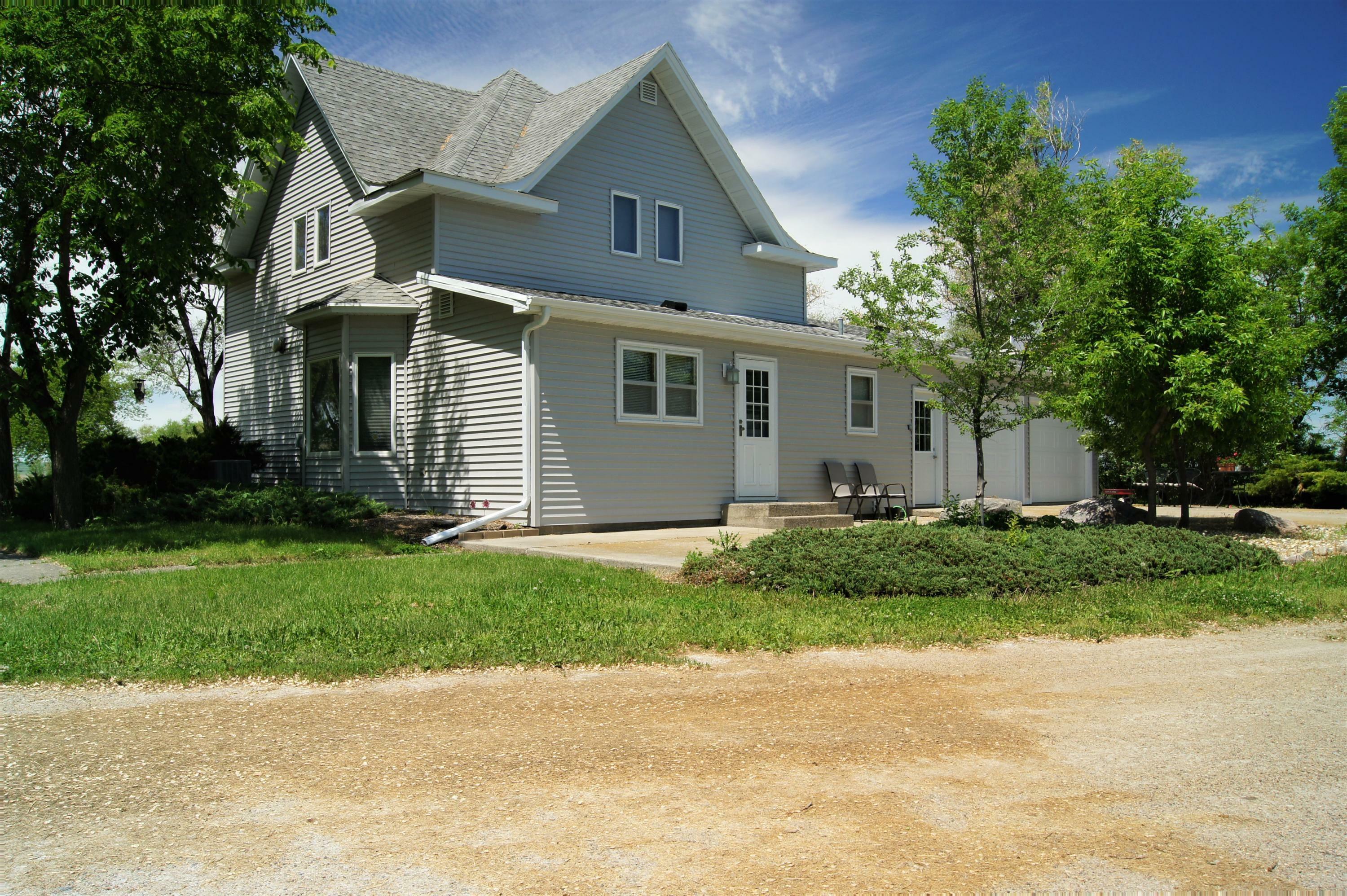 Property Photo:  405 4th Avenue  ND 58439 