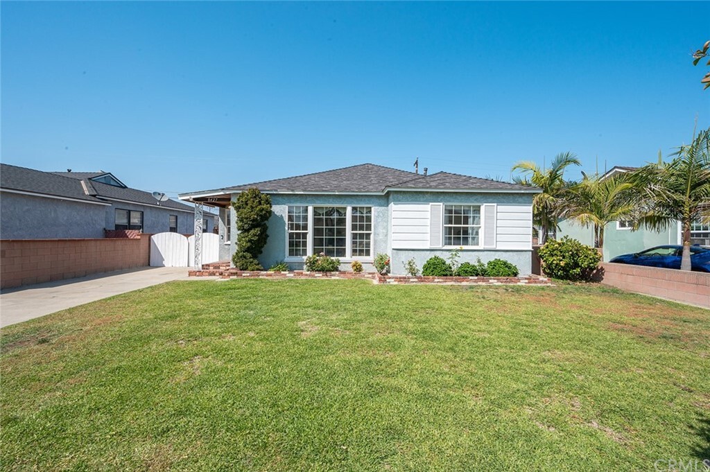 Property Photo:  8427 Albia Street  CA 90242 