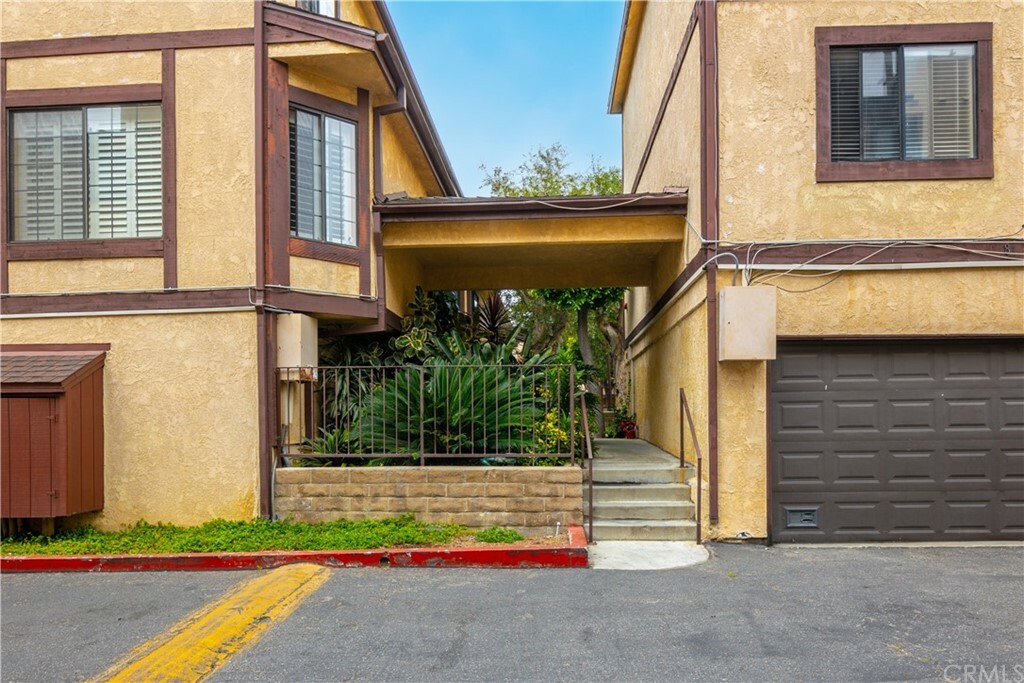 Property Photo:  515 Gardena 78  CA 90248 