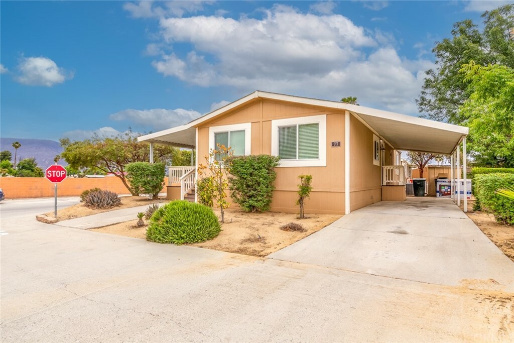 Property Photo:  913 S Grand Avenue 77  CA 92582 