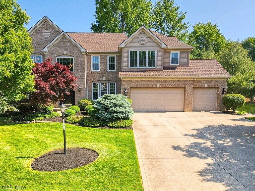 Property Photo:  11926 Coopers Run  OH 44149 