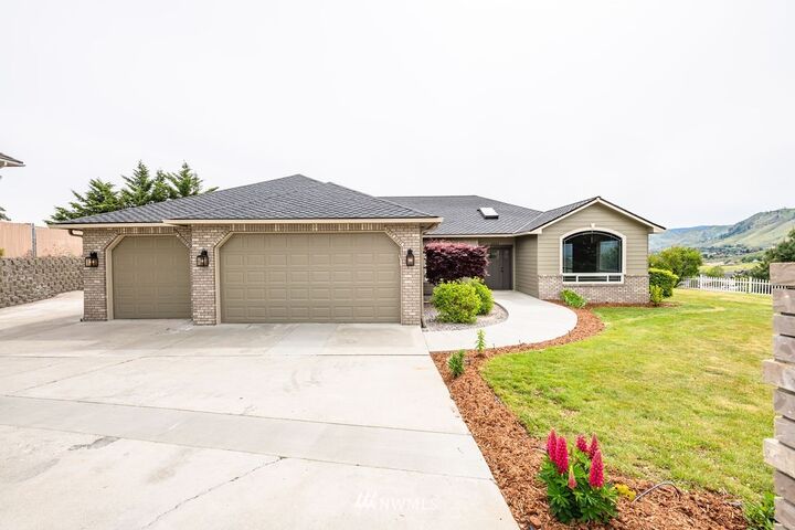 2203 Sandy Brooke  Wenatchee WA 98801 photo